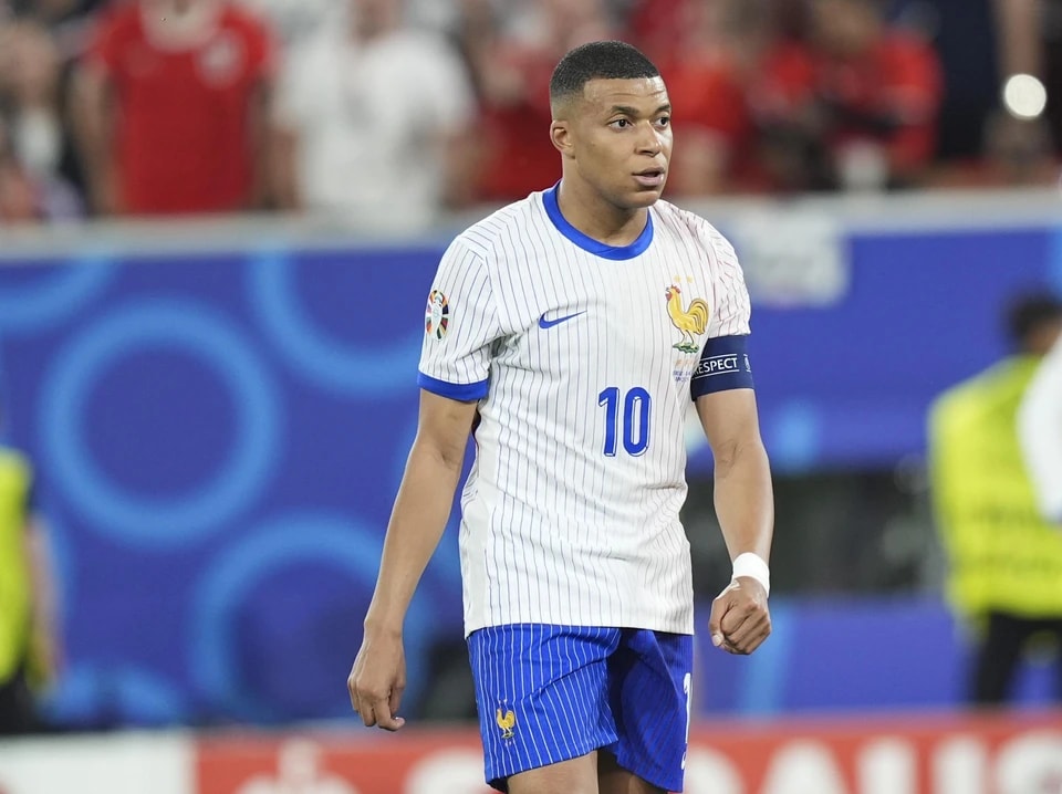 有一丝罗纳, 旧习惯很难, 受他的国籍 有一丝罗纳, 旧习惯很难, 受他的国籍