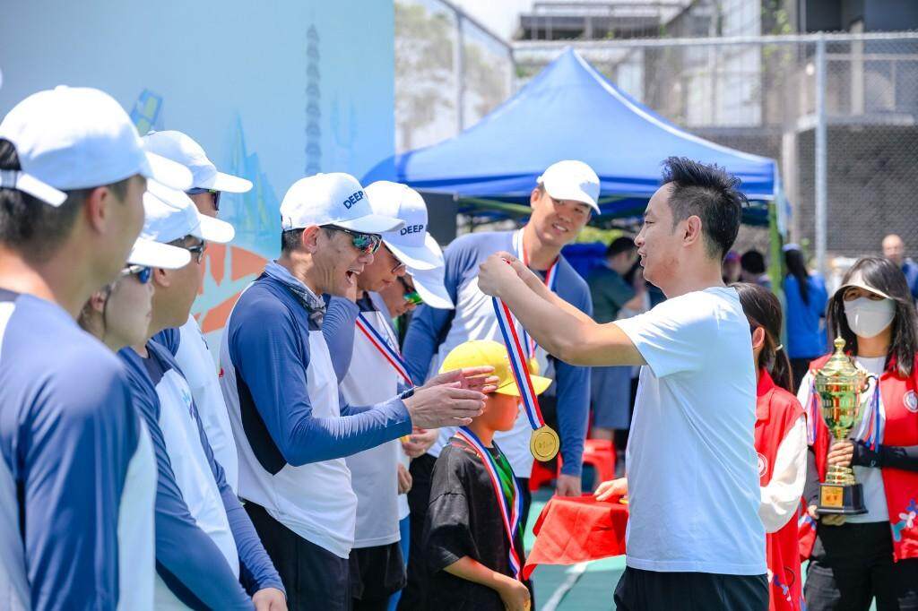 赛艇队, 介辖区红体 赛艇队, 介辖区红体