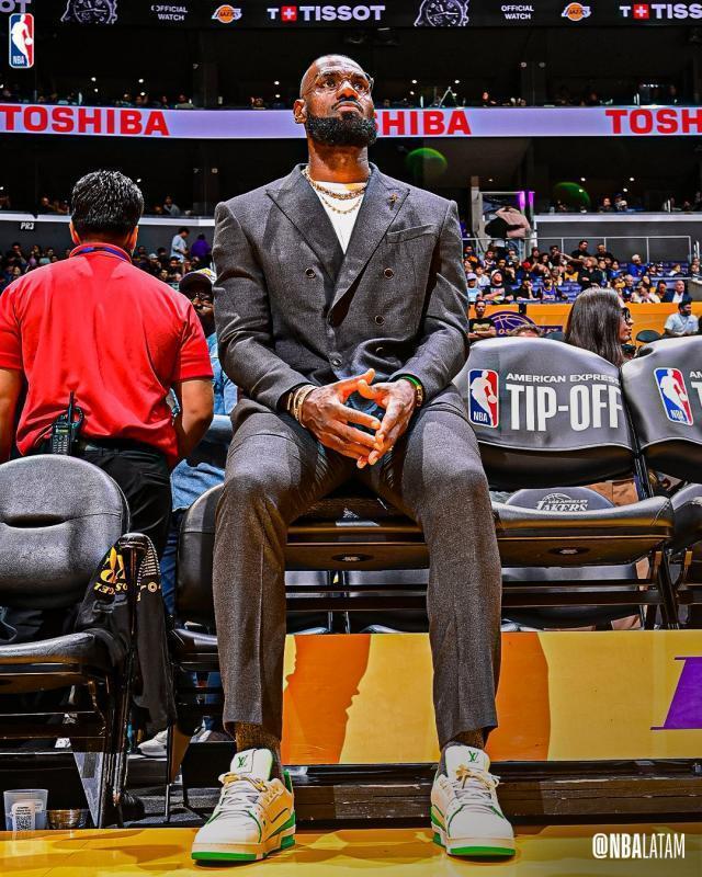 让勒布朗提, 盯住他们, 雷迪克说 让勒布朗提, 盯住他们, 雷迪克说