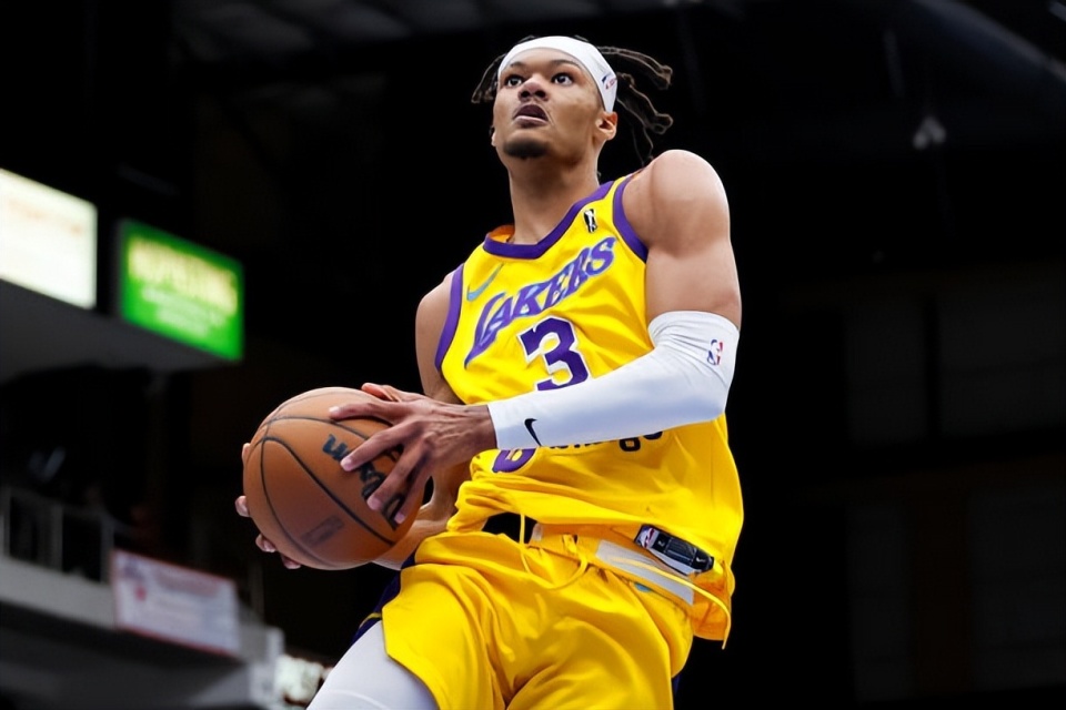 AA, fnVAx, 后场球员凯 AA, fnVAx, 后场球员凯