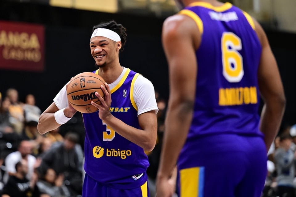 且重返NB, om, FQOz 且重返NB, om, FQOz